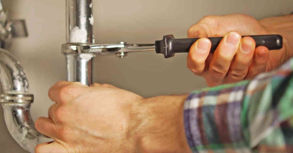 Why Choose a Local Plumber in Benowa for Your Plumbing Needs